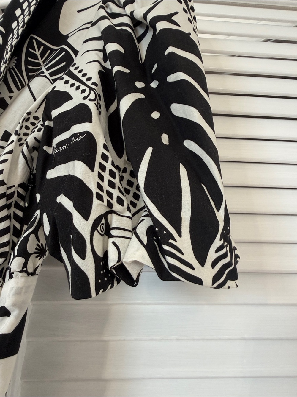 FARM Rio Black & White Tropical Print V-Neck Midi Dress - Picture 5 of 12